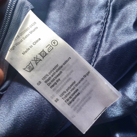 🦋 SOLD - RARE Blue Satin High-Waisted Shorts - Picture 7 of 7